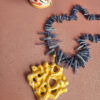collana girocollo con cianite e ramo di corallo in ceramica di caltagirone