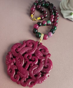 collana girocollo con rubizoisite e ciondolo giad fucsia