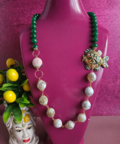 collana siciliana con agata verde agata fuoco e pesce in ceramica di caltagirone