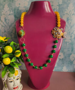 collana siciliana in agata gialla agata verde e pesce in ceramica di caltagirone