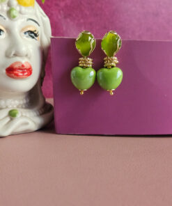 orecchini sugar con cuori in ceramica e occhio di gatto verde