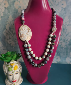 Collana Doppio Giro con Agata del Madagascar e Cammeo Scolpito in Conchiglia Sardonica