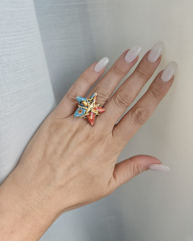 anello con stella marina azzurra in ceramica di caltagirone dipinta a mano