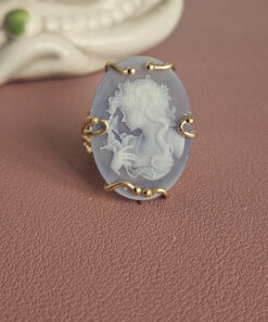 anello ovale in argento 925 placcato oro con cammeo agata blu