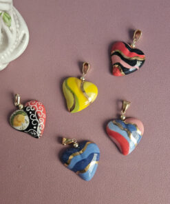 ciondolo cuore in ceramica di caltagirone dipinta a mano