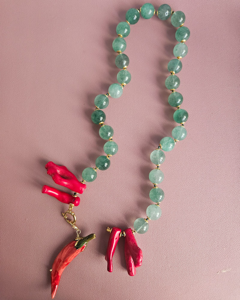 Collana Girocollo con Giada Verde e Peperoncino in Ceramica di Caltagirone - immagine 3