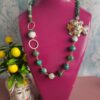 collana lunga siciliana realizzata con agata fuoco verde e pesce in ceramica di caltagirone