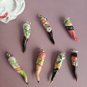 cornetto portafortuna in ceramica di caltagirone