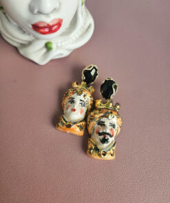 orecchini siciliani con teste di moro in ceramica di caltagirone dipinta a mano e occhio di gatto nero