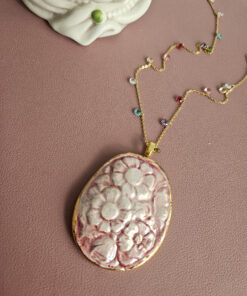 collana a catena in argento 925 con zirconi colorati e cammeo in ceramica rosa dipinta a mano