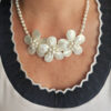 collana girocollo di perle con fiori in madreperla