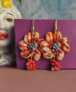 orecchini siciliani con fiori in ceramica di caltagirone e corallo bambù rosso