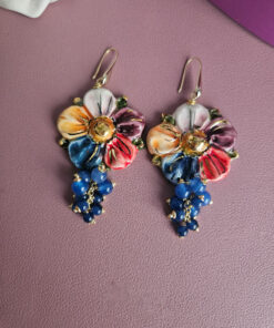 orecchini siciliani con fiori in ceramica di caltagirone e pietre blu