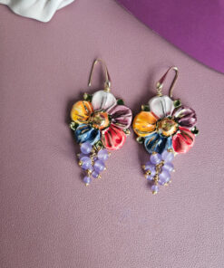 orecchini siciliani con fiori in ceramica di caltagirone e pietre lilla