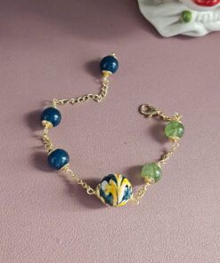 bracciale siciliano a catena con giada verde apatite e sfera in ceramica di caltagirone dipinta a mano