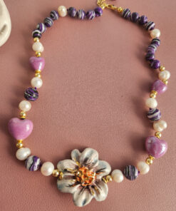 collana girocollo con agata striata viola e fiore in ceramica di caltagirone