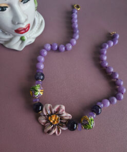 collana girocollo con giada kunzite e fiore in ceramica di caltagirone