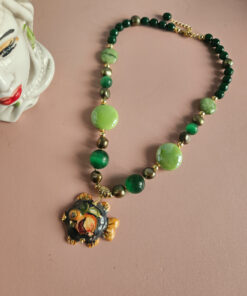 Alternative view of Collana Girocollo con Pietre Verdi e Pesce in Ceramica di Caltagirone