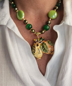 collana girocollo con pietre verdi e limoni in ceramica di caltagirone