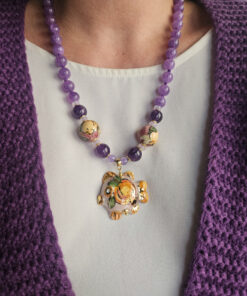 collana girocollo in ametista con pesciolino in ceramica di caltagirone