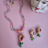 parure collana e orecchini con pietre rosa e verdi e melograni in ceramica di caltagirone
