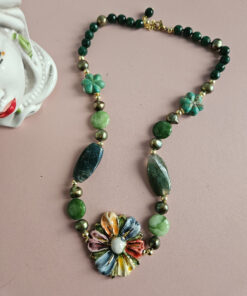 Collana Girocollo con Pietre Verdi e Fiore arcobaleno in Ceramica di Caltagirone