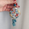 ciondolo in ceramica di caltagirone dipinta a mano con quarzo blu