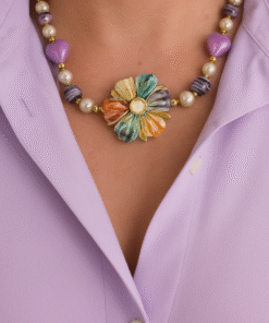 collana girocollo con pietre rosa e viola e fiore in ceramica di caltagirone