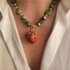 collana girocollo con pietre verdi e fragola in ceramica di caltagirone
