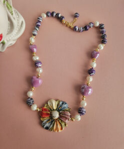 Alternative view of Collana Girocollo con Pietre Colorate e Fiore in Ceramica di Caltagirone