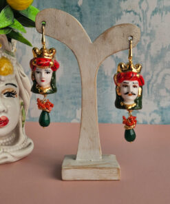 Alternative view of Orecchini Siciliani con Teste di Moro in Ceramica di Caltagirone, Corallo e Agata Verde