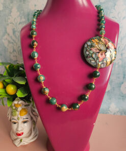 collana lunga siciliana con agata fuoco verde agata del madagascar e ceramica di caltagirone dipinta a man