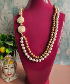 collana SNOW doppia con perle di maiorca bianca e oro e rose bianche