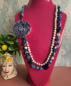 collana dafne con agata striata blu perle bianche e giada blu