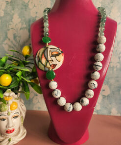 collana siciliana con giada verde agata fuoco e ceramica di caltagirone dipinta a mano