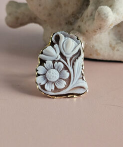 Anello vittoriano in argento 925 con cammeo fiore scolpito dalla conchiglia sardonica a torre del greco