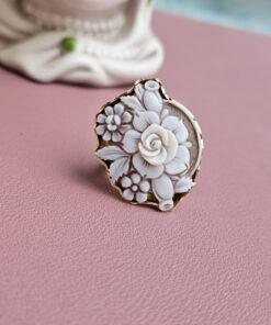 Anello vittoriano in argento 925 placcato oro con cammeo autentico di torre del greco scolpito dalla conchiglia sardonica