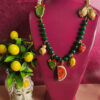 Collana siciliana lunga con perle gold agata verde e frutti in ceramica di caltagirone dipinta a mano