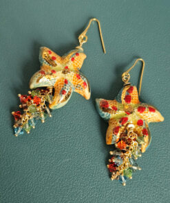 Orecchini Pendenti con Stelle Marine in Ceramica di Caltagirone Dipinta a Mano e Cristalli Swarovski