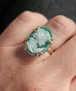 Alternative view of Anello Vittoriano in Argento 925 Placcato Oro con Cammeo Agata Verde
