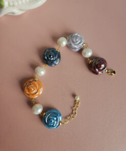 bracciale artigianale con fiori rose colorate in ceramica di caltagirone