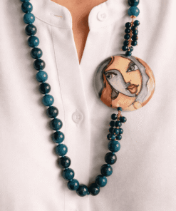 collana lunga siciliana con apatite naturale e ceramica di caltagirone dipinta a mano