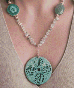 Alternative view of Collana Decollete con Peridoto, Chips di Avventurina e Giada Burma Verde