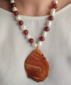 Alternative view of Collana Decollete con Perla, Corniola e Ciondolo Agata Naturale