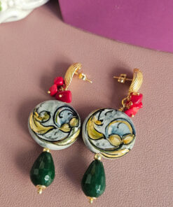 Alternative view of Orecchini Siciliani con Ceramica di Caltagirone, Corallo Bambù  e Agata Verde