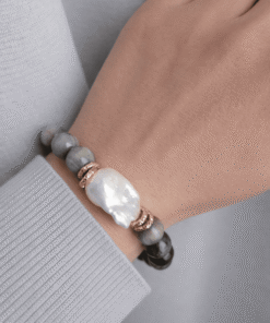 Alternative view of Elastic Bracelet with Hawk's Eye Stones and Big Central Pearl