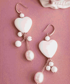 orecchini 2 anime con perle di fiume naturali e cuori in agata bianca 1