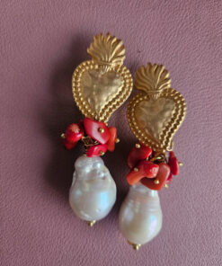 Alternative view of Orecchini a Clip con Perle Barocche, Corallo Rosso e Cuori Sacri