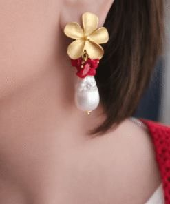 orecchini a clip con perle barocche a goccia e corallo rosso