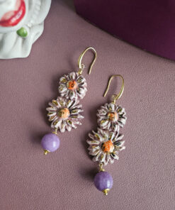 orecchini pendenti con doppi fiori in ceramica di caltagirone e giada kunzite